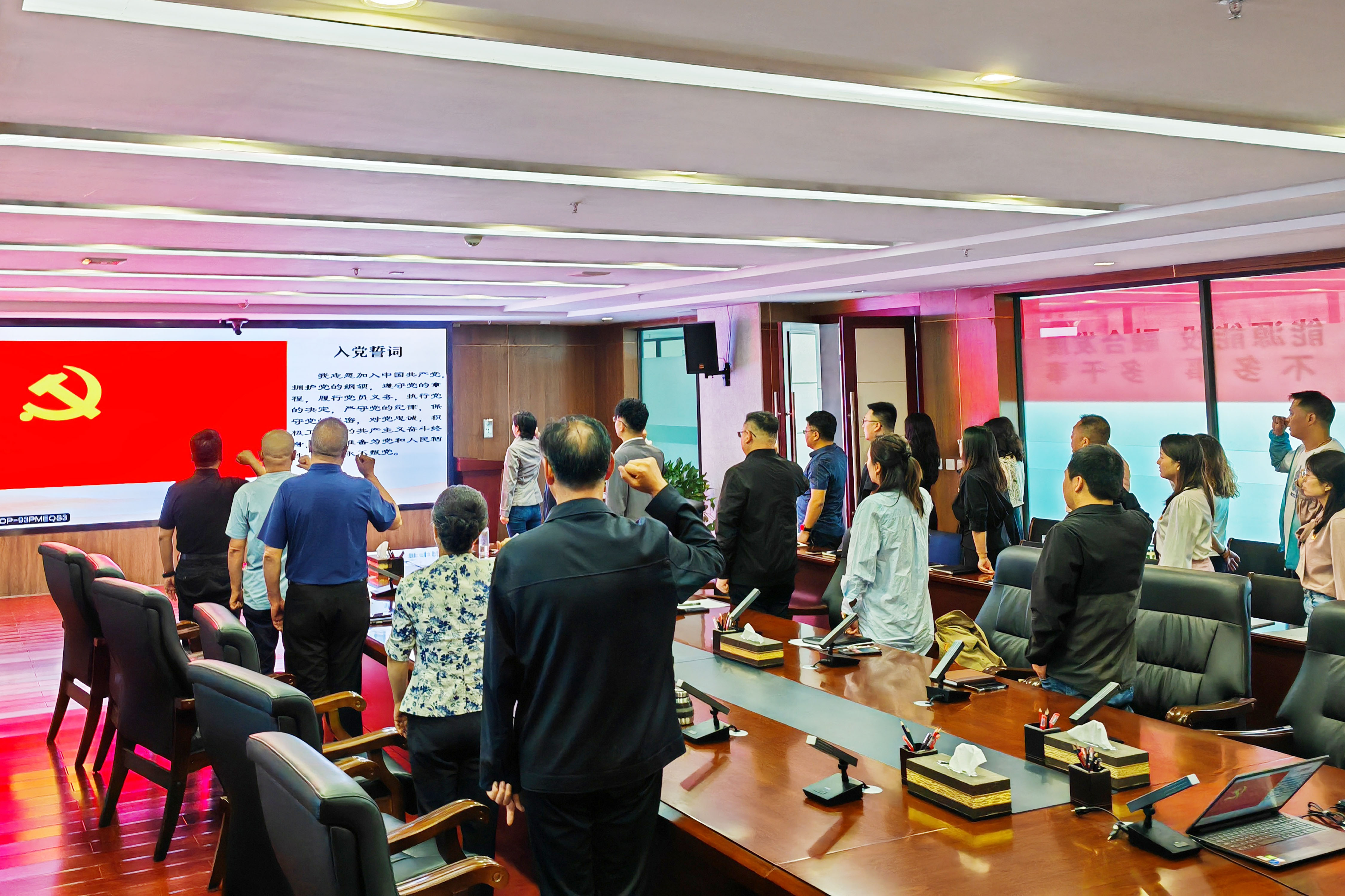 7月1日能投集團黨委開展慶“七一”主題活動，慶祝中國共產黨成立103周年，弘揚偉大建黨精神。.jpg