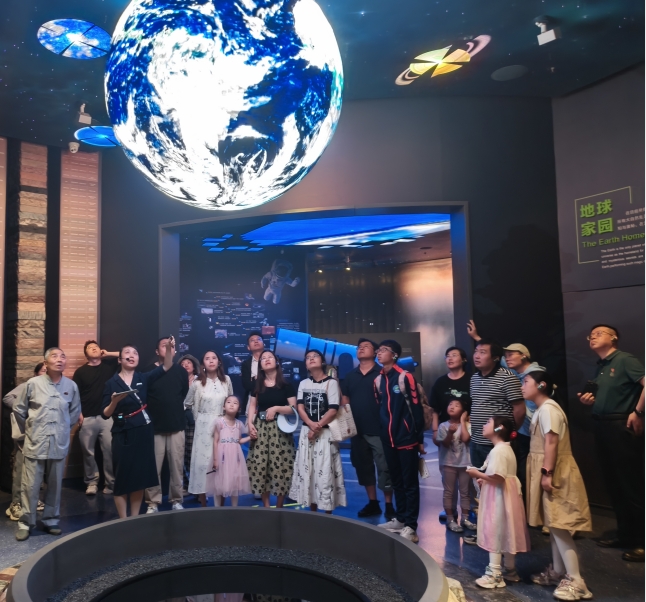 8月16日，機關黨支部組織黨員、青年員工及少年兒童赴青海省自然博物館開展“貫徹新發展理念 守護美麗青?！敝黝}黨日活動。.png